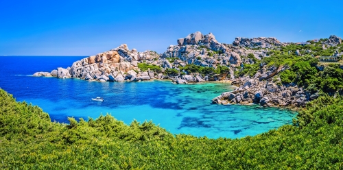 azurblaue Bucht Capo Testa auf Sardinien