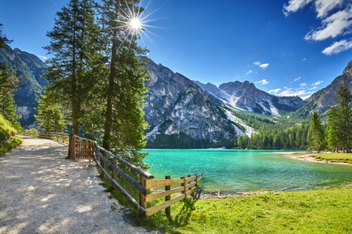 Pragser Wildsee in den Dolomiten, Italien