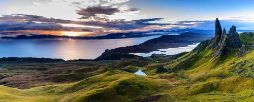 Sonnenaufgang an der beliebtesten Stelle auf der Isle of Skye - Der alte Mann von Storr - wunderschönes Panorama einer atemberaubenden Landschaft mit lebendigen Farben und malerischem Panorama - symbolische Touristenattraktion