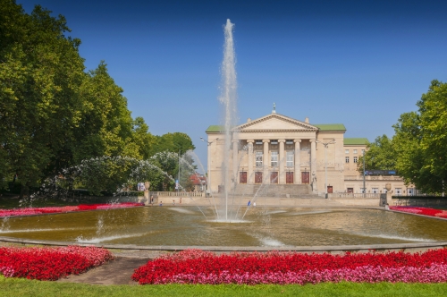 Posen Stanislaw Moniuszko Großes Theater (Oper) mit Brunnen und Garten,Polen.