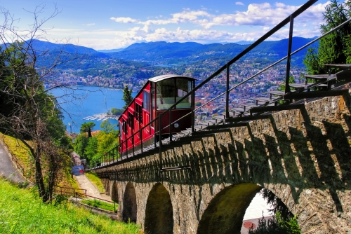 Lugano Standseilbahn und Luganersee,Schweiz - Lugano-Standseilbahn und Luganer See