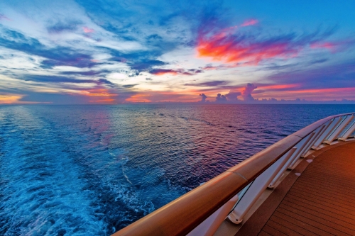 Sonnenuntergang von einem Kreuzfahrtschiff