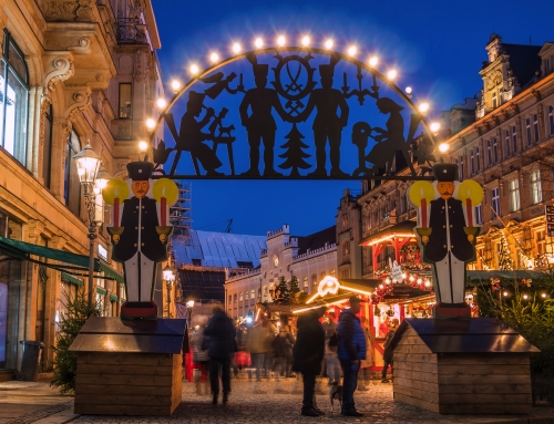 Lichterbogen auf demZwickauer  Weihnachtsmarkt