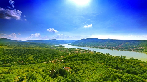 Schönes Panoramabild des Flusstals von Duna,bei Visegrad,Ungarn.