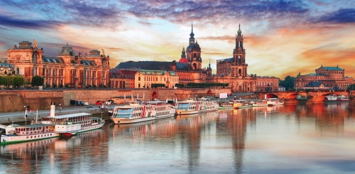 Panorama von Dresden bei Sonnenuntergang, Deutschland