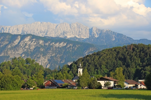 Oberaudorf mit Blick auf das Kaisergebirge