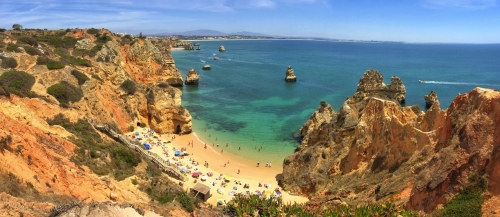 ©ah_fotobox - stock.adobe.com Strand Praia do Camilo in der Nähe von Lagos,Algarve Portugal