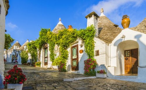 Die traditionellen Trulli-Häuser in der Stadt Alberobello,Apulien,Italien