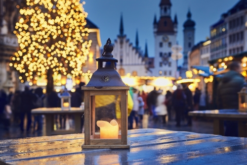 Münchner Christkindlmarkt auf dem Marienplatz, Deutschland