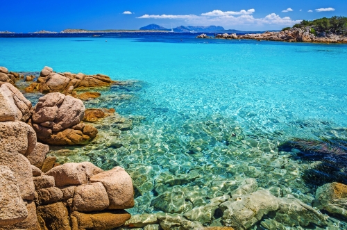 Spiaggia Capriccioli an der Costa Smeralda auf Sardinien, Italien