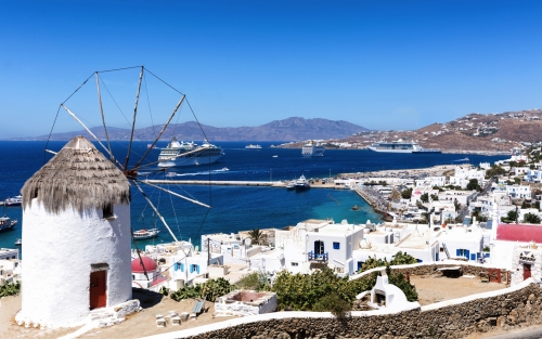 Traditionelle Windmühle über Mykonos Stadt