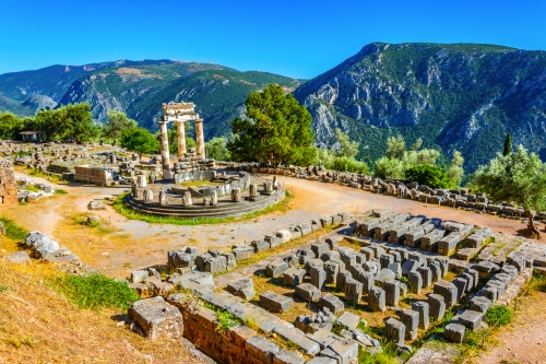 Ruinen des Tempels von Athena Pronaia in Delphi,Griechenland