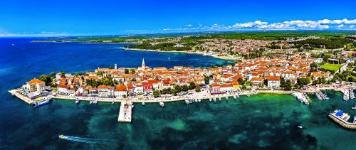 Luftaufnahme der alten Stadt von Porec in Kroatien