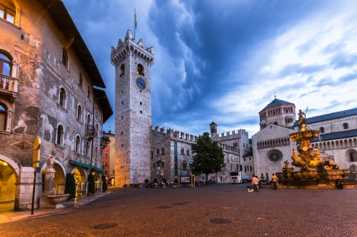 ©lucianofochi - stock.adobe.com Palazzo Pretorio und Kathedrale San Vigilio in Trient