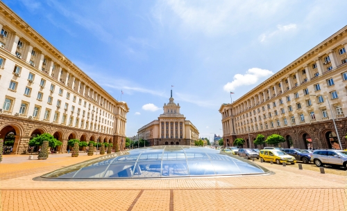Blick auf das Rathaus von der U-Bahnstation Serdica in Sofia