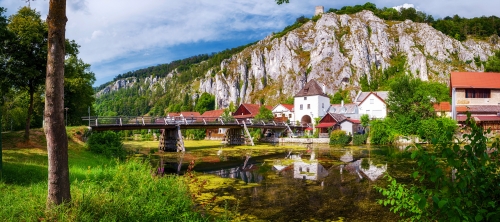 Essing im Altmühltal mit der Burg Randeck in Bayern, Deutschland