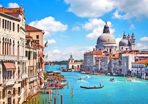 Canal Grande und Basilika Santa Maria della Salute in Venedig, Italien