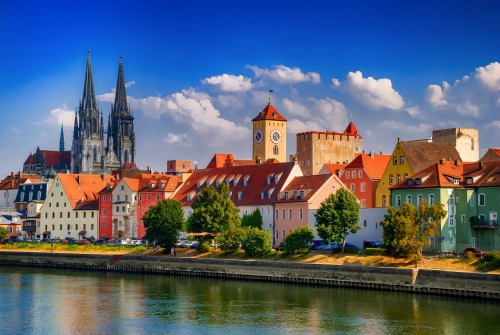 Donau und der Dom in Regensburg, Deutschland