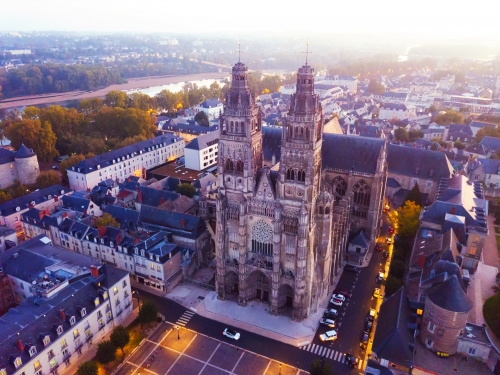 Nachtansicht der Kathedrale Saint-Gatien in Tours, Frankreich