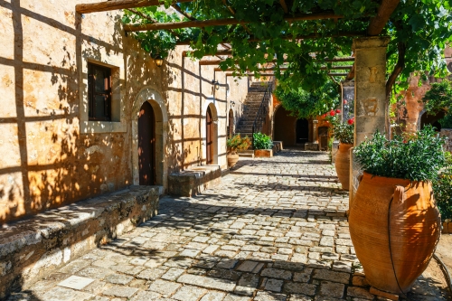 der Hof des Klosters Arkadi auf der Insel Kreta, Griechenland