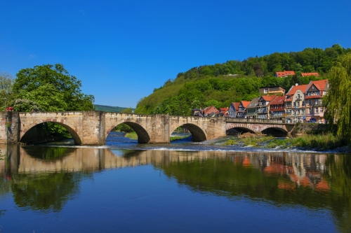 in Hann. Münden, wo "Werra und Fulda sich küssen", entsteht die Weser