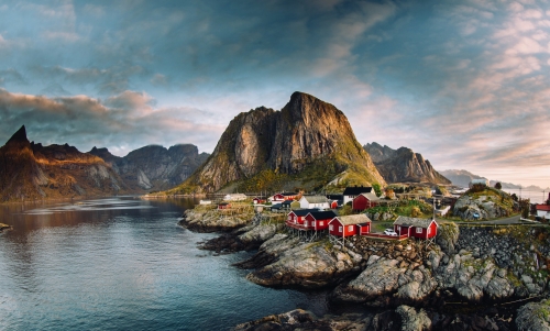 Fischerdorf Reine auf den Lofoten in Norwegen