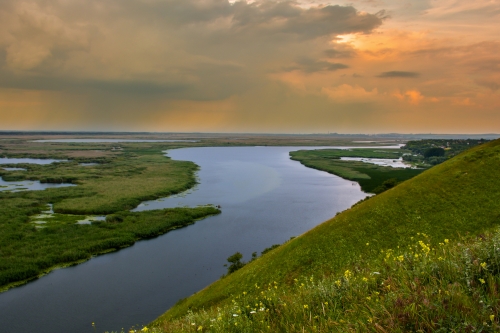 Sonnenuntergang auf der Donau im Donaudelta