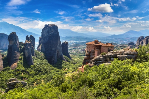 die Metéora-Klöster nahe der Stadt Kalambaka in Thessalien, Griechenland