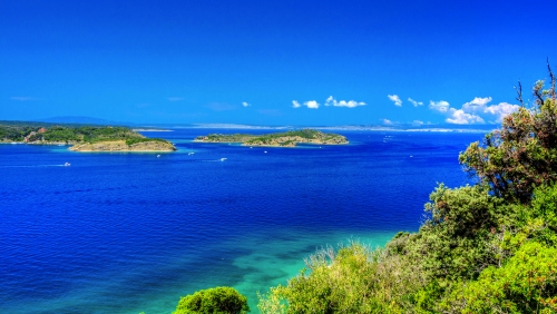 Blick auf das Mittelmeer in Nordkroatien von der Insel Rab aus