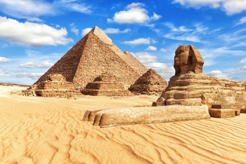 Blick auf die Große Sphinx und die Pyramiden von Gizeh, Ägyptenµ1