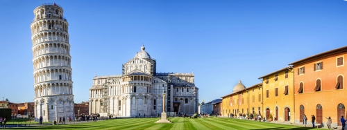 Schiefer Turm und Dom Santa Maria Assunta am Piazza dei Miracoli in Pisa, Italien