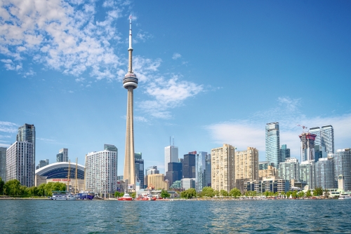 Skyline von Toronto vom Ontariosee aus gesehen, Kanada 