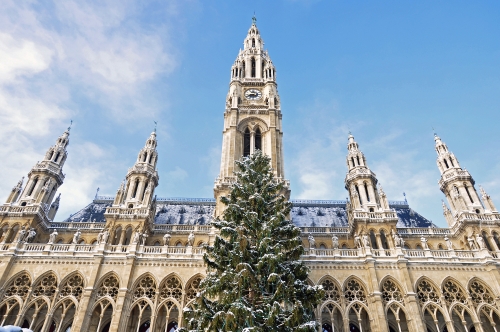 winterliches Rathaus in Wien, Österreich