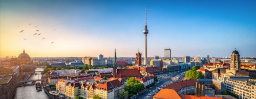 Skyline von Berlin mit Nikolaiviertel, Berliner Dom und Fernsehturm, Deutschland