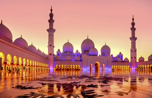 Sheikh Zayed Grand Mosque at dusk in Abu Dhabi, UAE