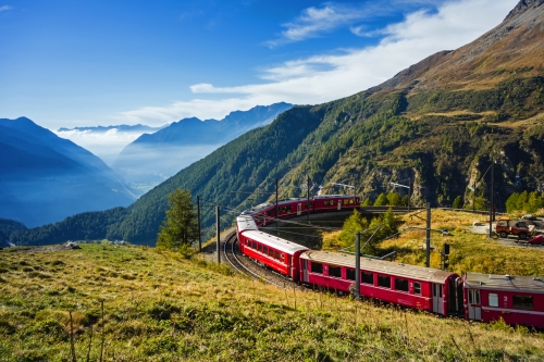 Graubünden, Schweiz. Mit der Bahn von der Alp Grüm durch das Puschlav nach Tirano