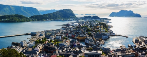 ©ivan kmit - stock.adobe.com Picturesque panorama of Alesund port town