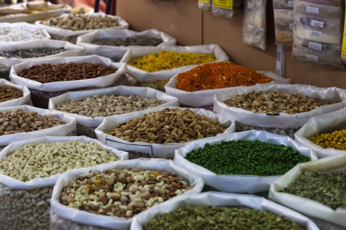 Gewürze im Souk in Nizwa, Oman