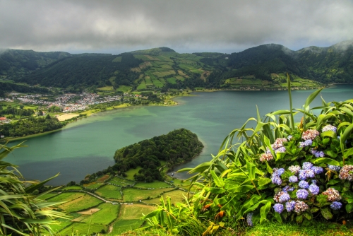 Blick auf den Lagoa Azul auf Sao Miguel (Azoren)