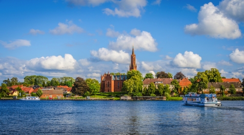 Malchow am Ufer des Malchowers Sees an der Mecklenburgischen Seenplatte