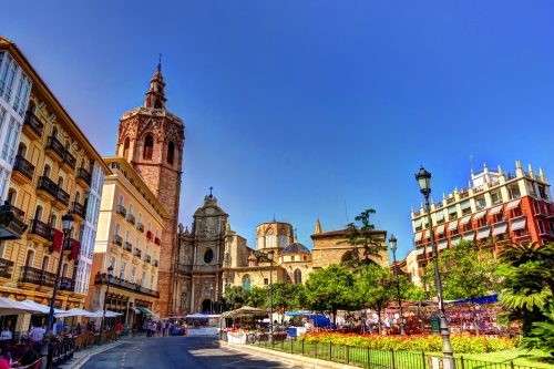 © mehdi - stock.adobe.com Plaça de la Reina in Valencia