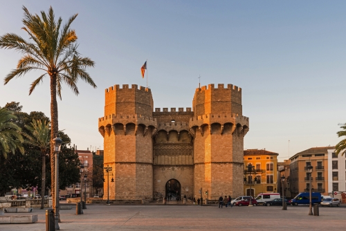 © majonit - stock.adobe.com Stadttor ?Torres de Serranos? in Valencia