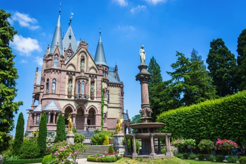 Schloss Drachenburg am Drachenfelsen