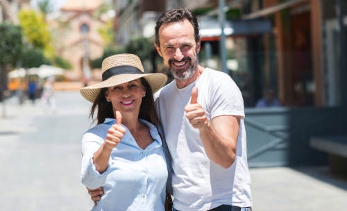 © Krakenimages.com - stock.adobe.com glückliche Urlauber