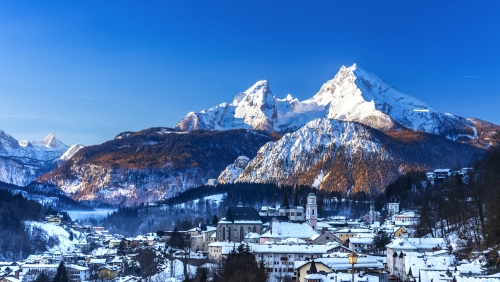 winterliches Berchtesgaden mit dem Watzmann