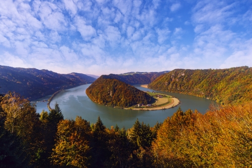 herbstliche Schlögener Schlinge im oberen Donautal in Oberösterreich