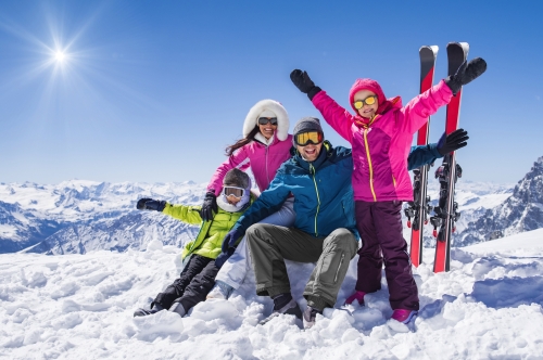 Familie im Winterurlaub