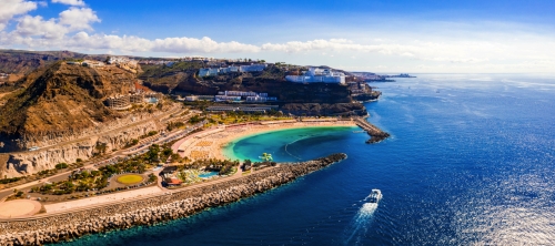 Luftaufnahme der Insel Gran Canaria in der Nähe des Strandes von Amadores