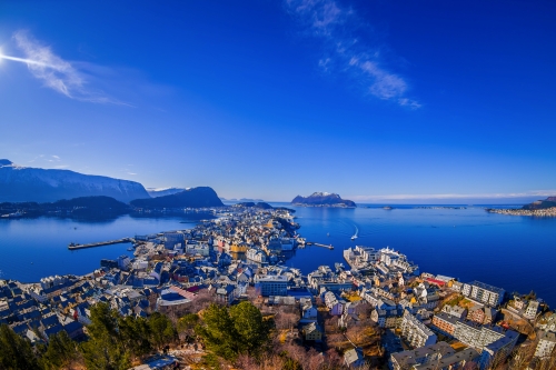 © Fotos 593 - stock.adobe.com Blick vom Berg Aksla auf Alesund