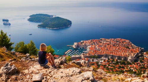 Blick auf die Altstadt von Dubrovnik an der Adriaküste in Dalmatien, Kroatien